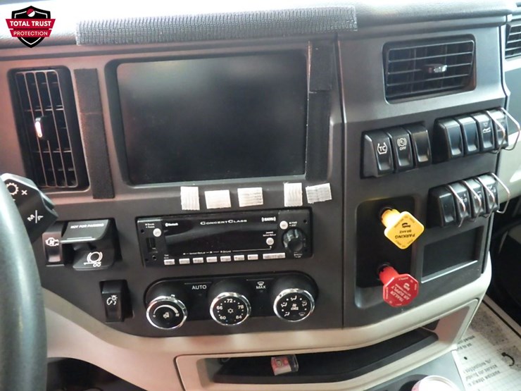 2023-peterbilt-579-image-22