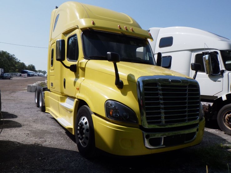 2014-freightliner-cascadia-125-image-3