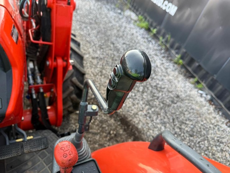 2020-kubota-m6060-image-24