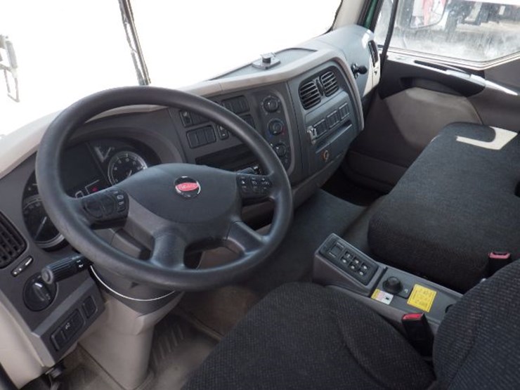 2016-peterbilt-220-image-13