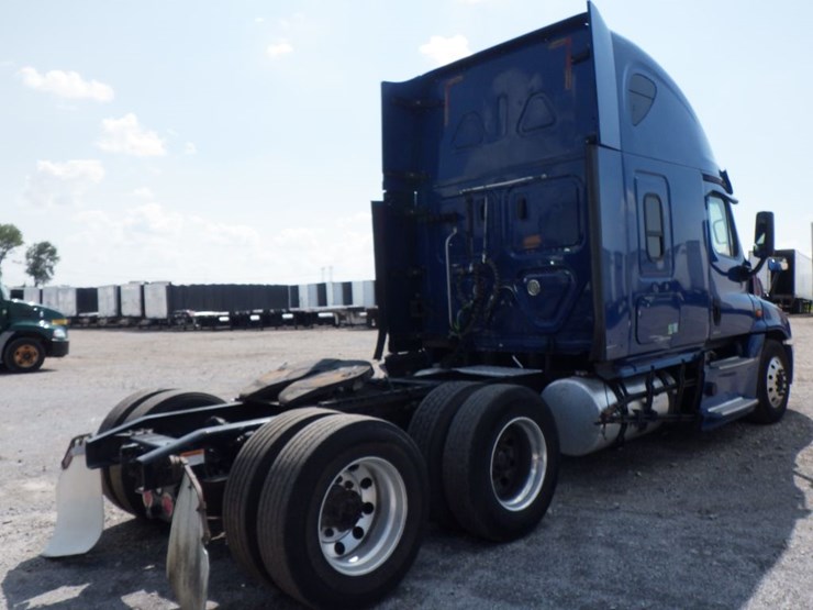 2018-freightliner-cascadia-125-evolution-image-11
