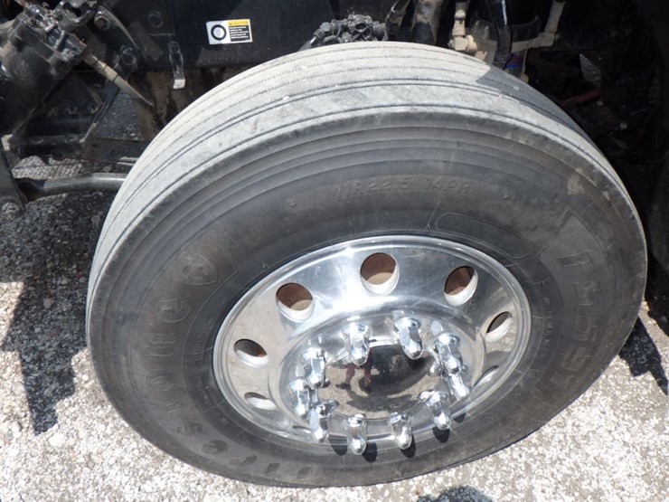 2015-kenworth-t800-image-18