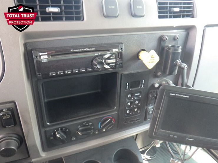 2019-peterbilt-348-image-16