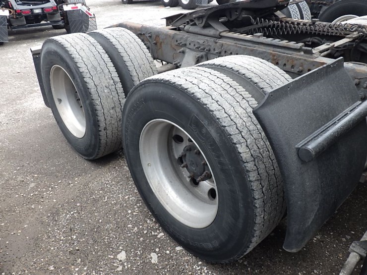 2016-freightliner-cascadia-125-image-9