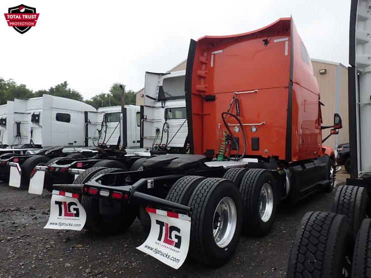 2023-peterbilt-579-image-12