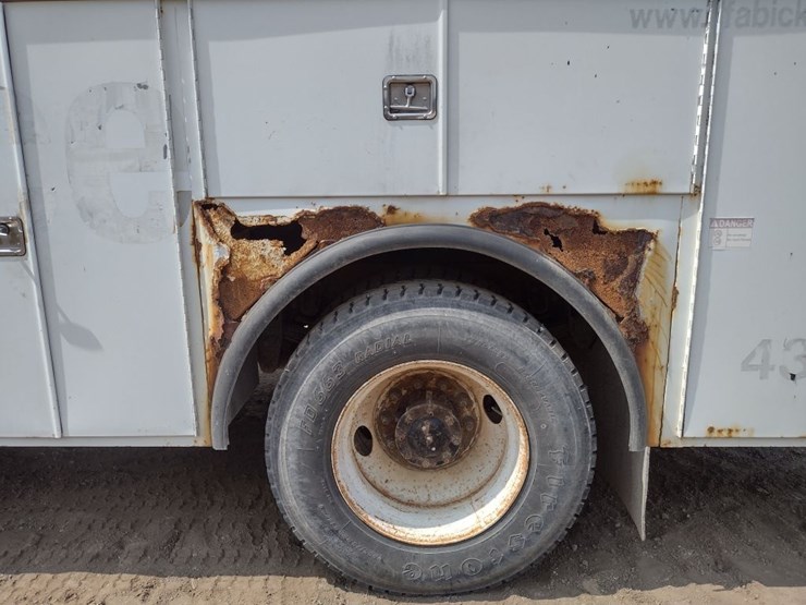 peterbilt-335-image-22
