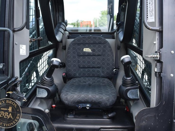 2019-new-holland-c232-image-37