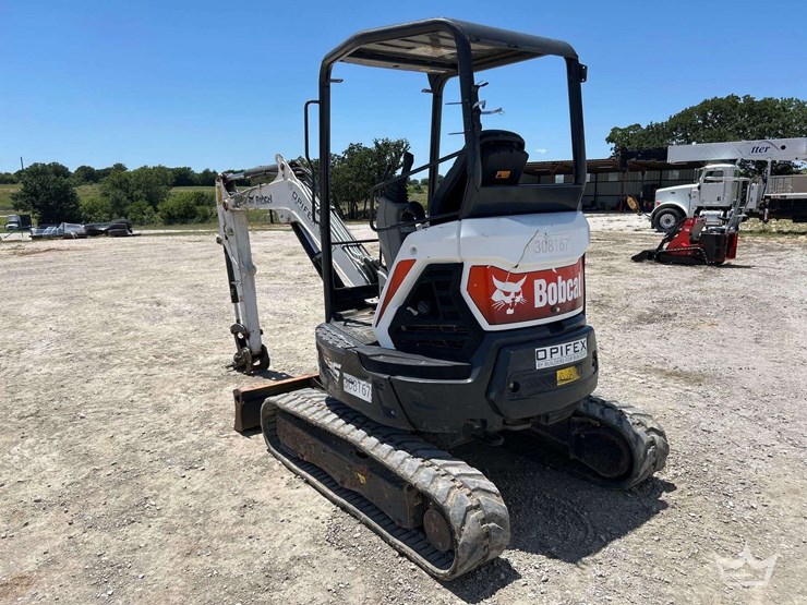 2021-bobcat-e26-image-2