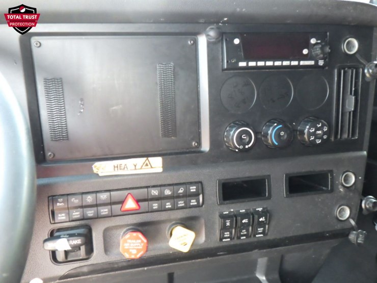 2023-freightliner-cascadia-126-image-18