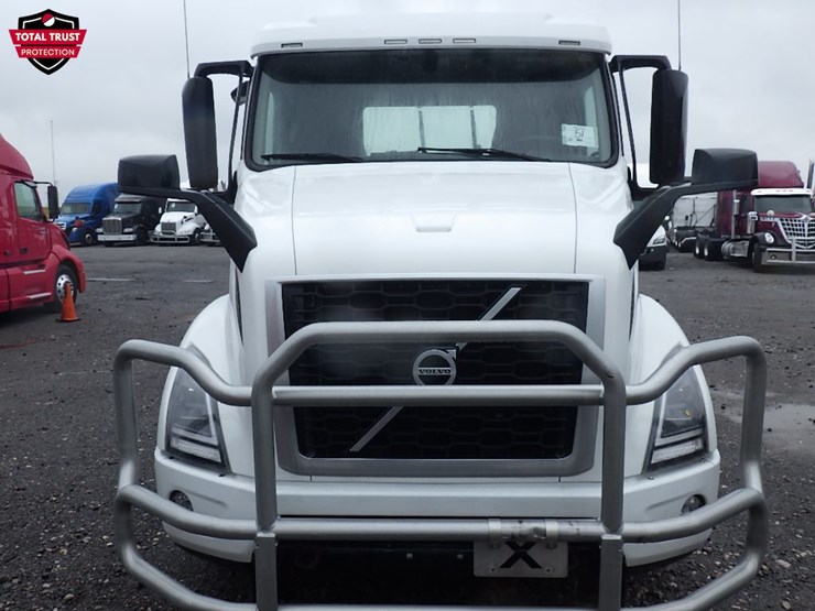 2024-volvo-vnr300-image-2