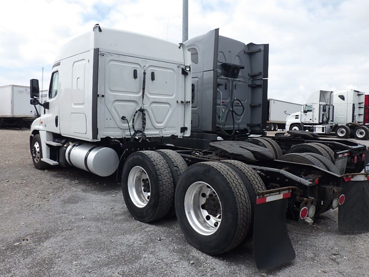 2018-freightliner-cascadia-125-evolution-image-14
