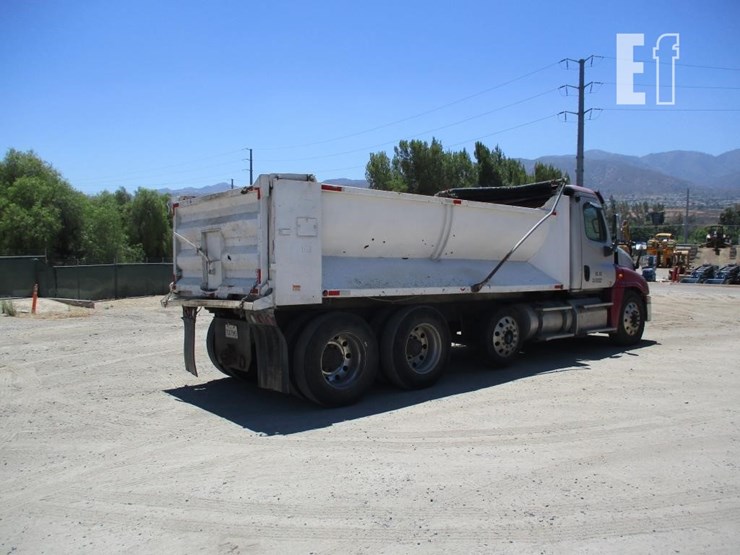 2014-freightliner-cascadia-125-image-3
