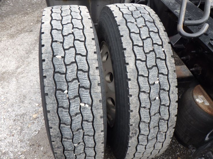 2019-peterbilt-579-image-19