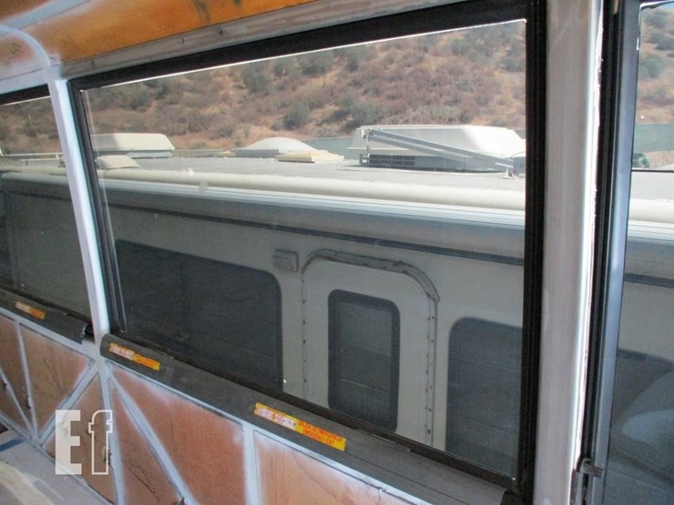 1999-mci-e4500-image-17