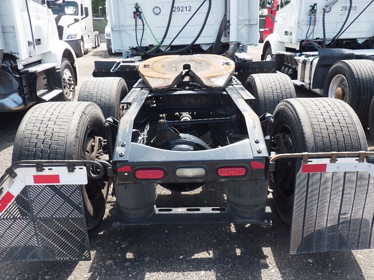 2019-volvo-vnr300-image-10