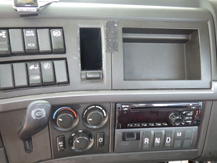 2020-volvo-vnr300-image-15