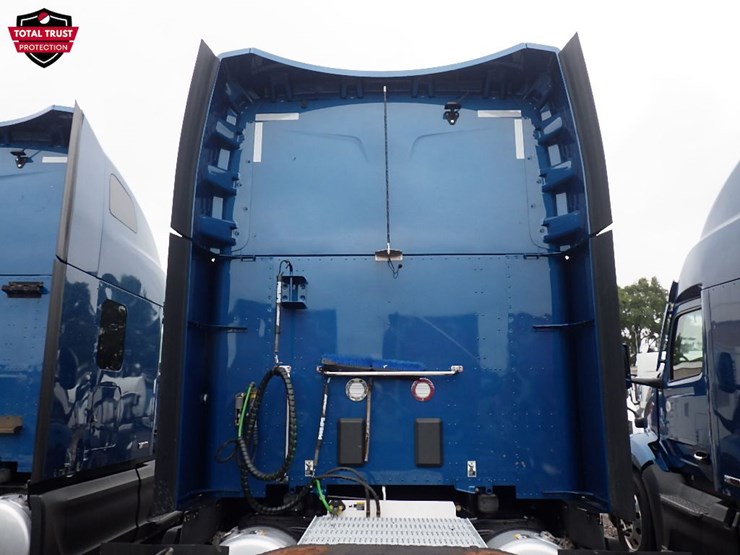 2023-peterbilt-579-image-12