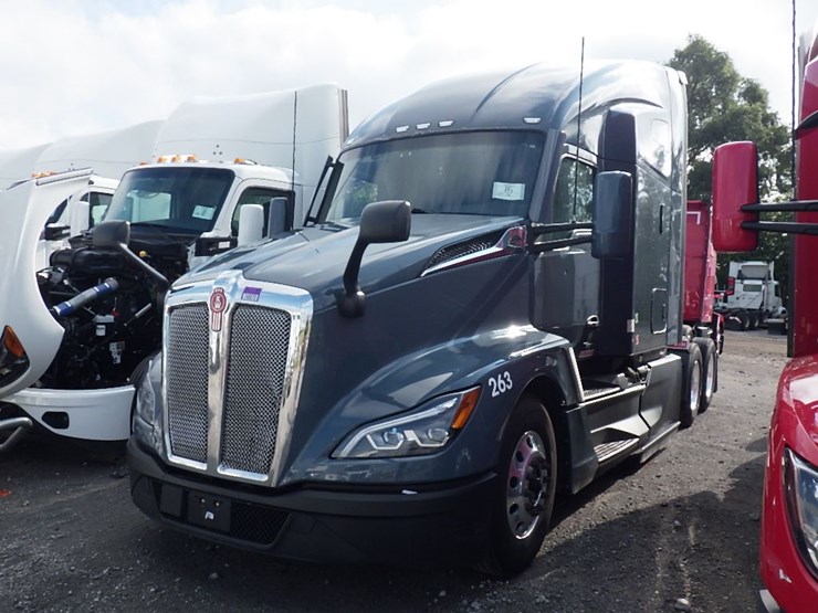 2024-kenworth-t680-image-1
