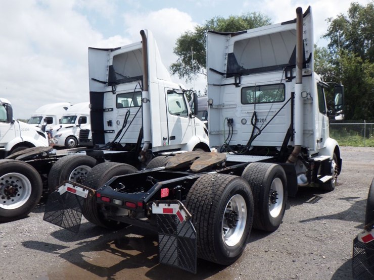 2020-volvo-vnr300-image-9