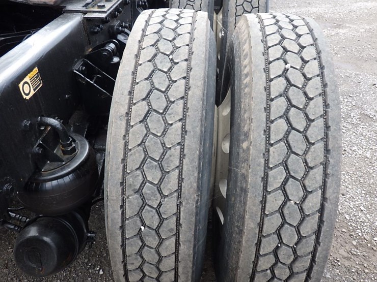 2016-kenworth-w900-image-7