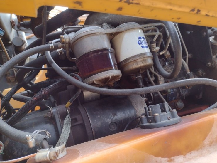 new-holland-lx885-image-24