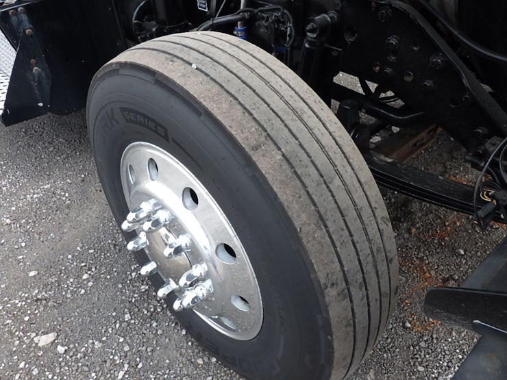 2016-kenworth-w900-image-24
