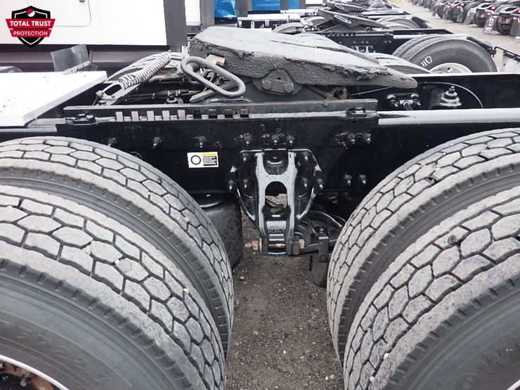 2023-peterbilt-579-image-18
