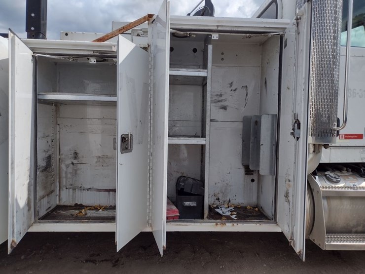 peterbilt-335-image-38
