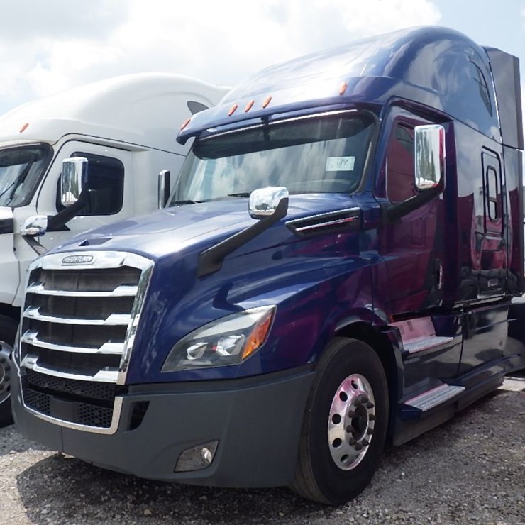 2019 FREIGHTLINER CASCADIA 126
