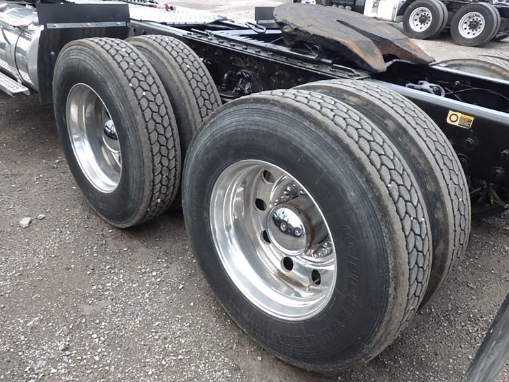 2016-kenworth-w900-image-13