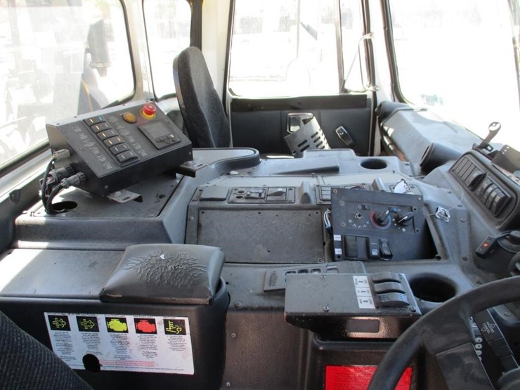 2013-autocar-xpeditor-image-8
