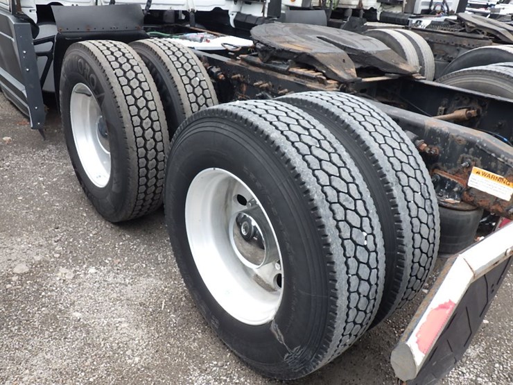 2016-freightliner-cascadia-125-evolution-image-16