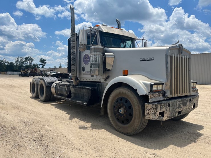#39299-•-2010-kenworth-w9-image-1