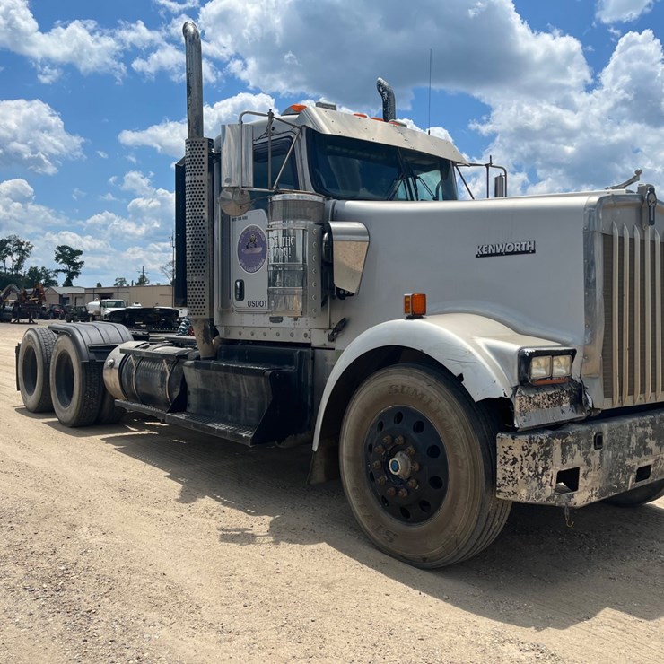 #39299 • 2010 KENWORTH W9