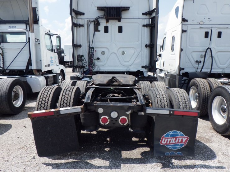 2016-freightliner-cascadia-125-evolution-image-11
