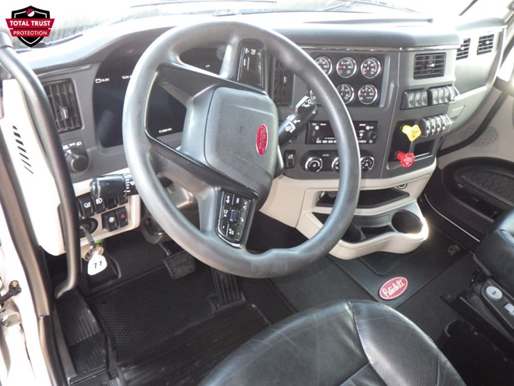 2022-peterbilt-579-image-21