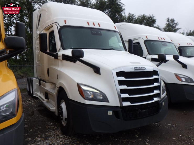 2022-freightliner-cascadia-126-image-3