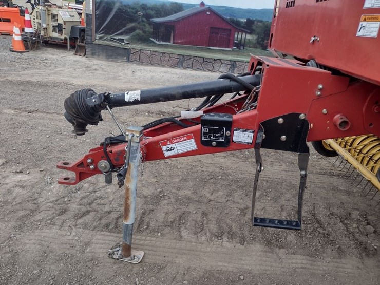 new-holland-br740-image-10