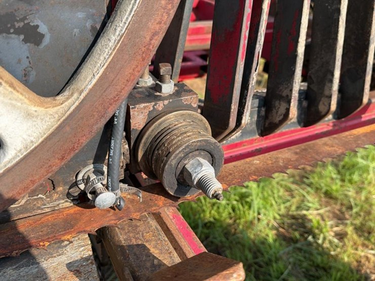 2007-john-deere-3320-image-13