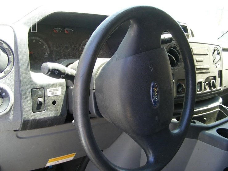 2010-ford-e250-image-10
