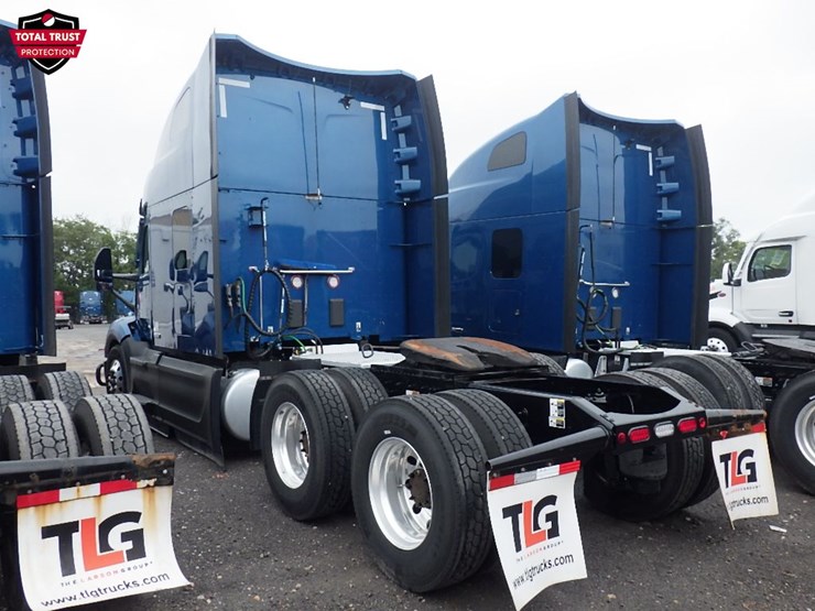 2023-peterbilt-579-image-13