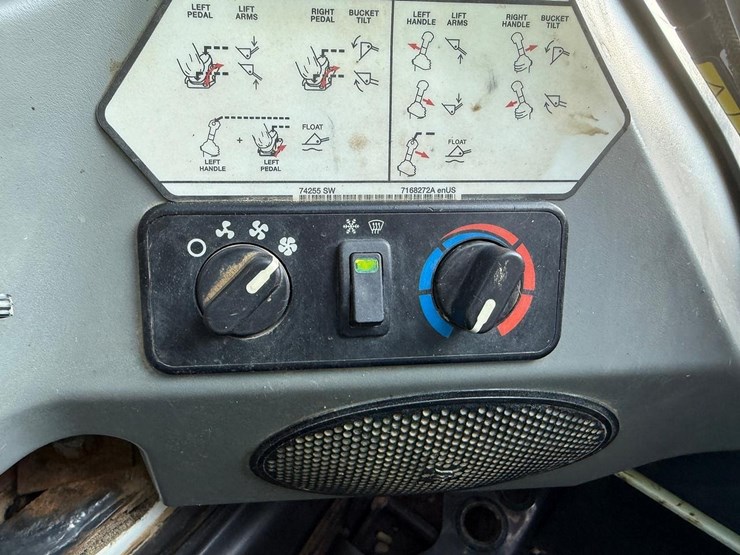 2020-bobcat-t595-image-29