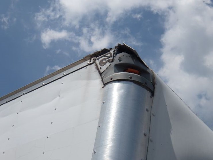 2016-freightliner-m2-106-image-4