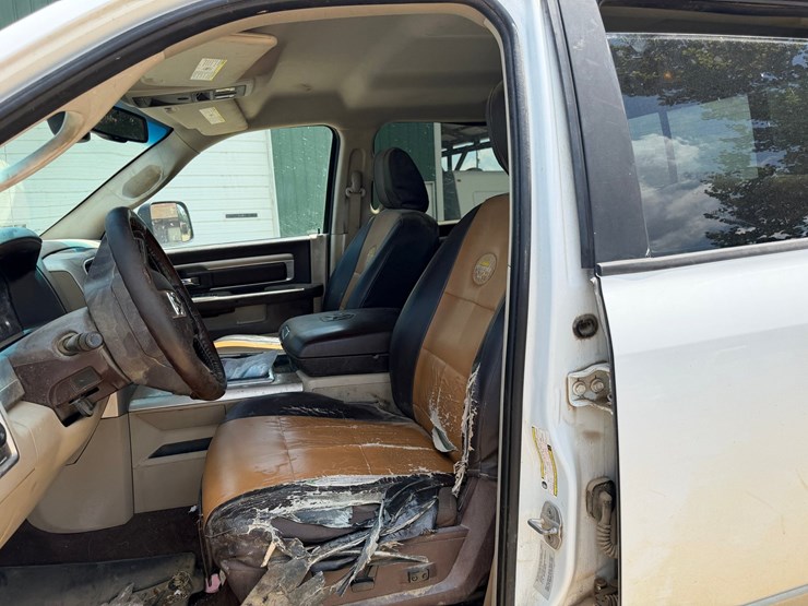 2015-dodge-2500-image-48