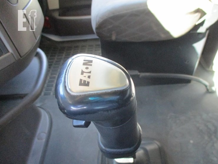 2015-volvo-10-image-14