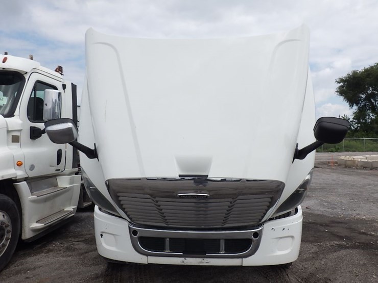 2017-freightliner-cascadia-125-image-25