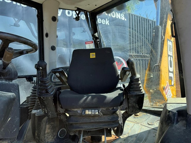 jcb-3cx14-image-22