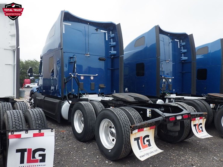 2023-peterbilt-579-image-14