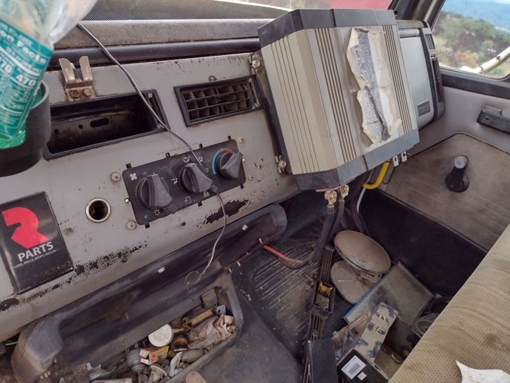 freightliner-fl70-image-8