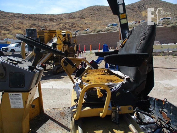 2005-caterpillar-cb-334e-image-7
